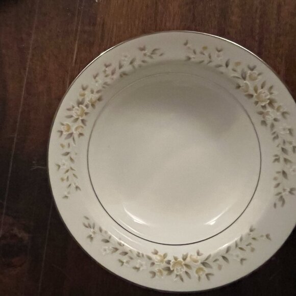 Crown Victoria - Carolyn - dish set - Picture 9 of 16